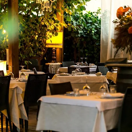 Antica Osteria Del Mirasole Inn