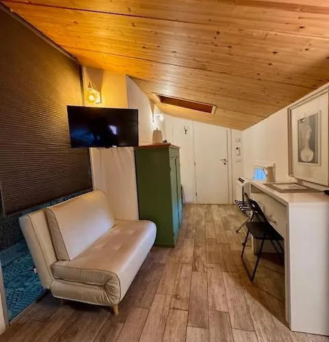 Antica Osteria Del Mirasole Inn